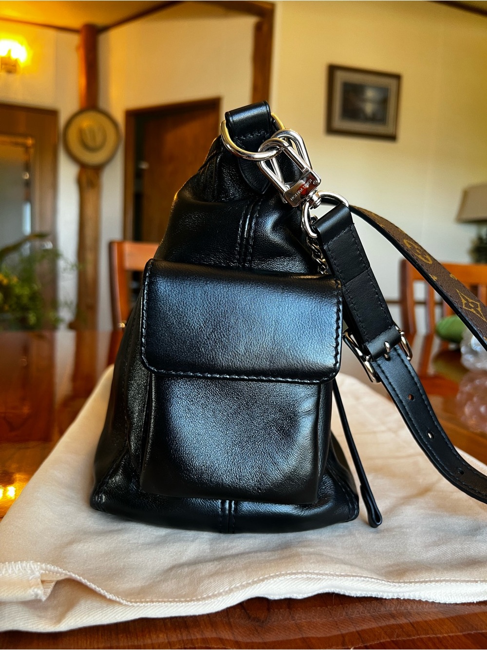 Louis Vuitton CarryAll Cargo Vibe PM - Picture 8 of 17